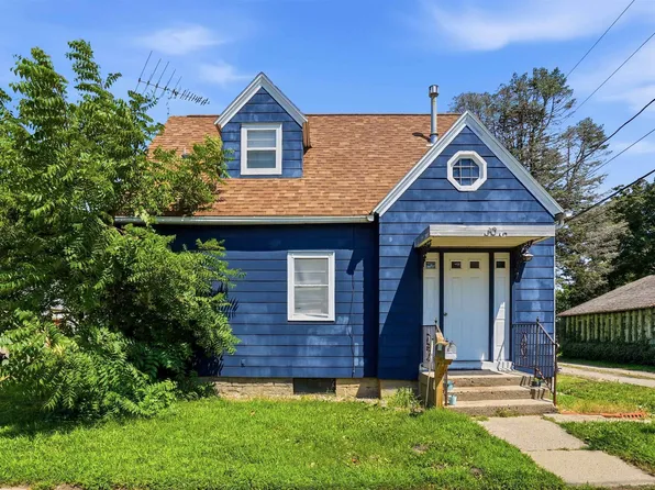 309 1st St SE, Waverly, IA 50677