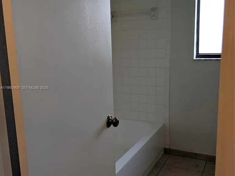 460 Lakeview Dr #4 — Photo 12