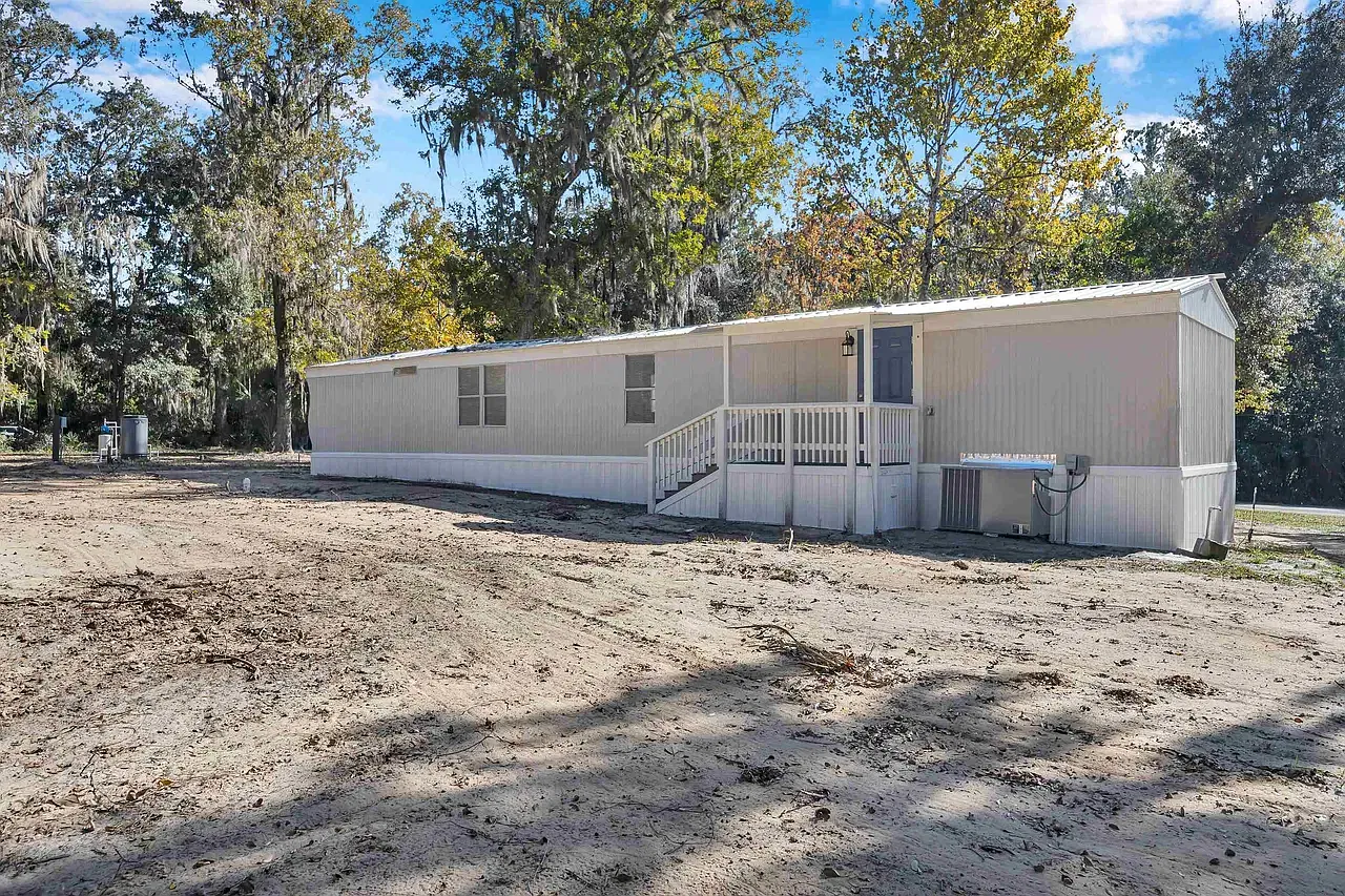 3 bed, 792 sqft, $2,100 — Photo 1