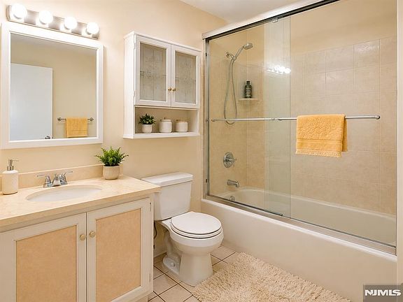 3rd image of 99 Teaneck Rd APT 317