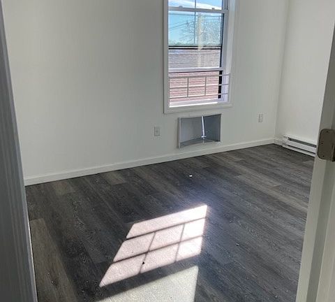 3rd image of 39 E Shore St
