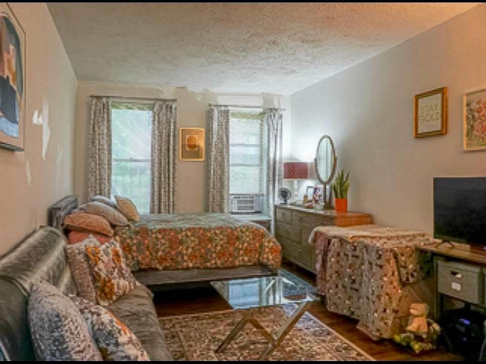 1st image of 449 W 56th St APT 3C