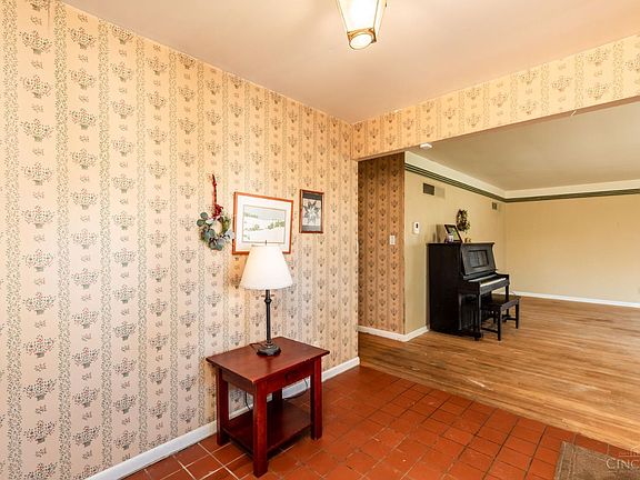 4th image of 5801 Bluespruce Ln