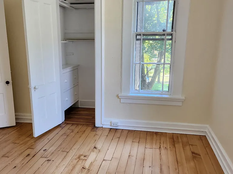 1076 Forest Rd #4 — Photo 7