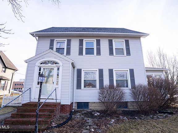 3rd image of 301 N Main St