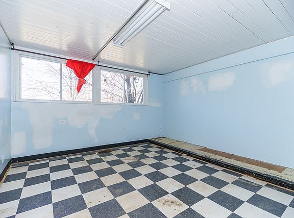 3rd image of 6552 N Sacramento Ave