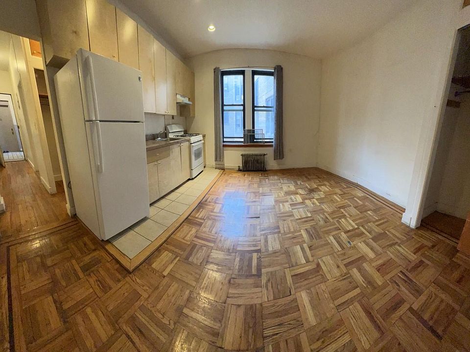 2nd image of 13209 Maple Ave APT D33