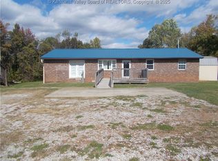 590 Sisson Rd, Fraziers Bottom, WV 25082
