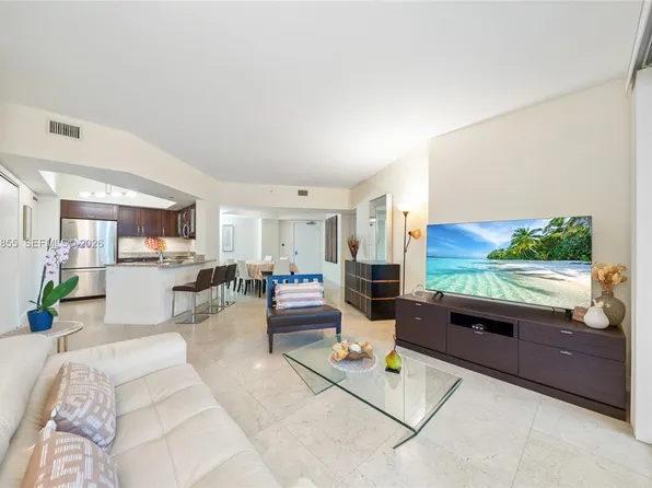 19900 E Country Club Dr APT 816, Aventura, FL 33180