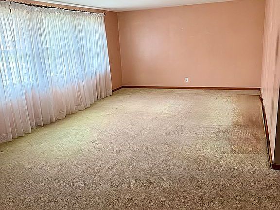 4th image of 207 Burnside Dr