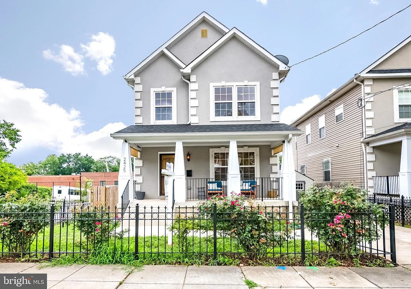 2425 Franklin St NE photo 1