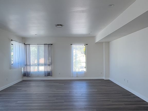 5th image of 546 N Lark Ellen Ave #1