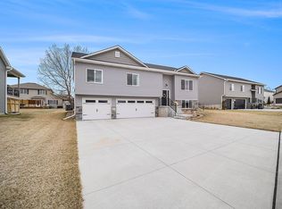 6111 S 97th St, Lincoln, NE 68526