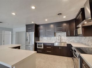 9025 SW 87th St, Miami, FL 33173