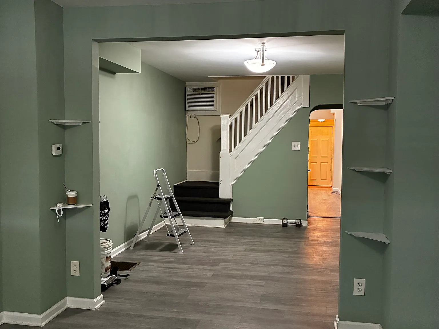3 bed, 1.5 bath, 1800 sqft, $2,000 — Photo 2