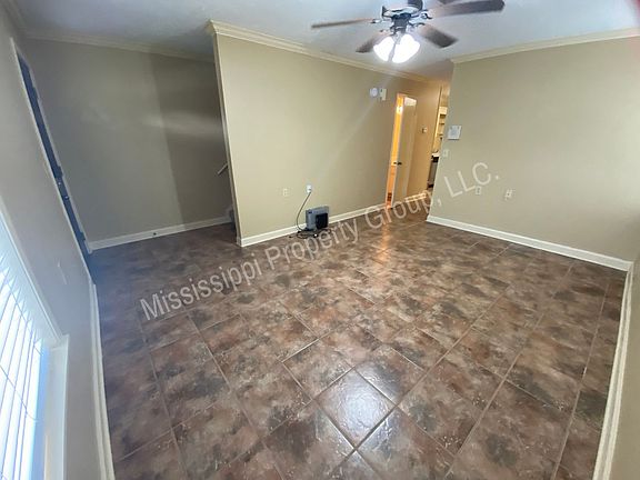 3rd image of 215 Edinburg Way