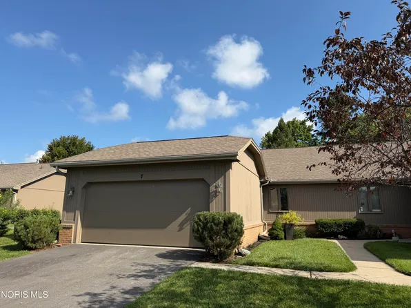 7 Meadowpond Dr, Perrysburg, OH 43551