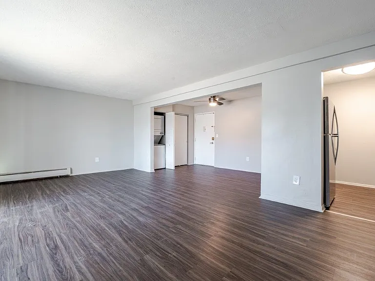 Lakeshore Drive Apartment Homes — Photo 10