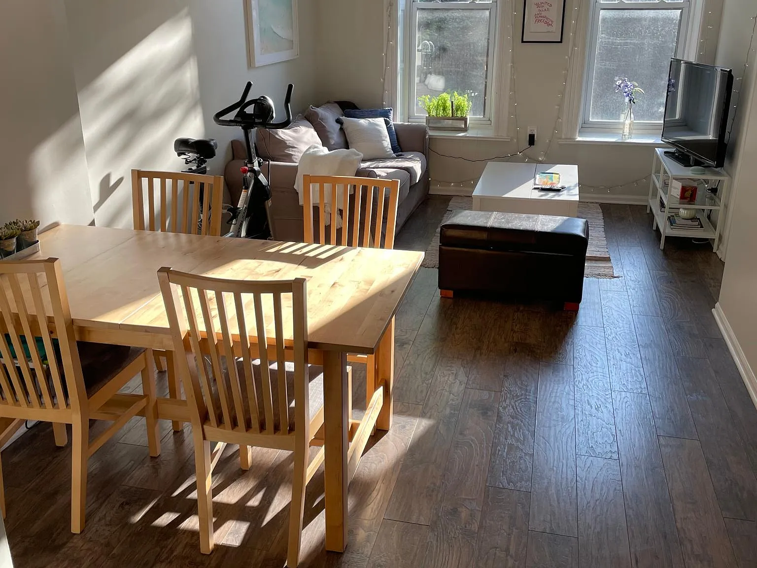 1085 N Paulina St — Photo 4
