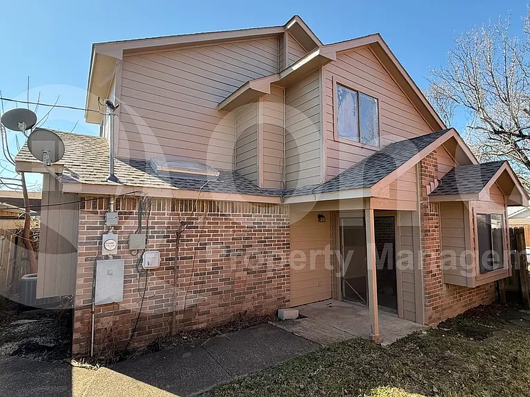 732 Versailles St — Photo 22