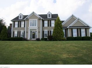 3163 Crown Pointe Dr, Stow, OH 44224