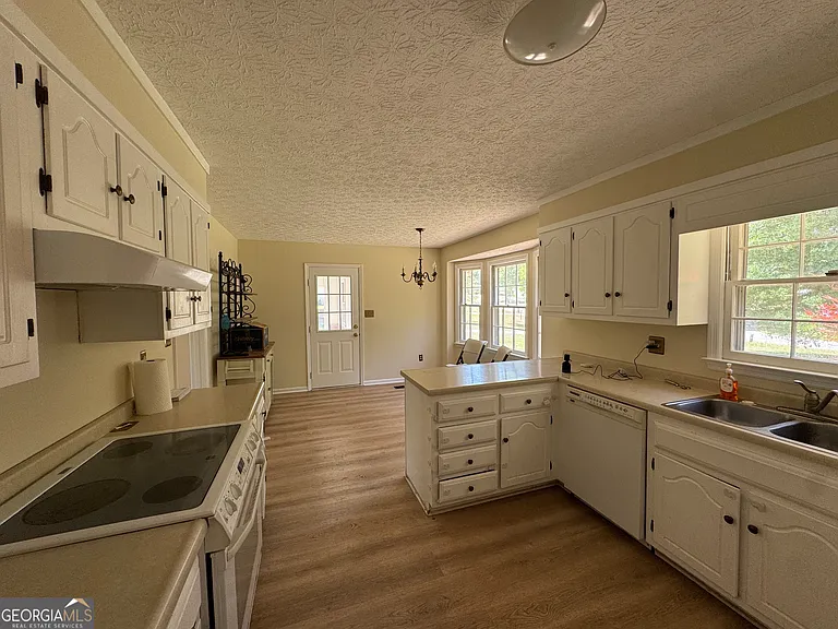 1041 Limmerick Dr — Photo 7
