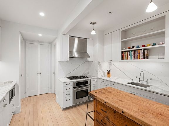 5th image of 130 W 30th St APT 14A
