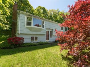 14 Pole Bridge Rd, Sandy Hook, CT 06482