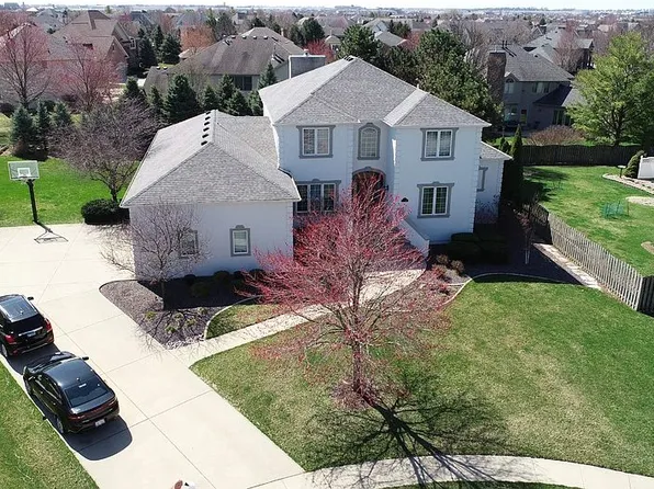 5 Weaver Ct, Bloomington, IL 61704