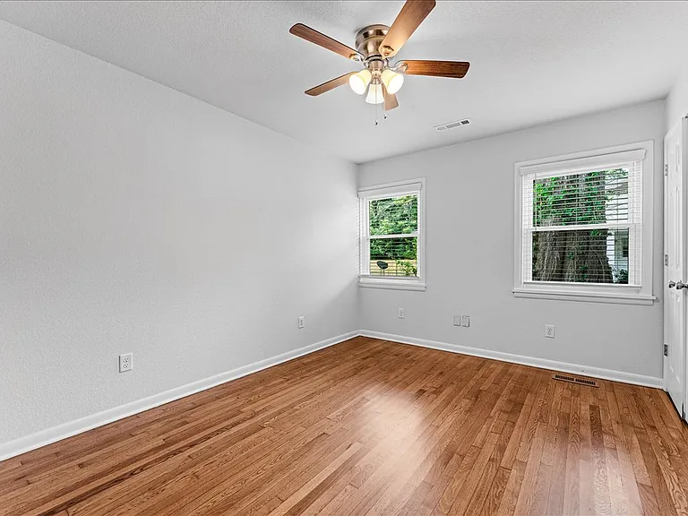 1666 Oakland Ave — Photo 17