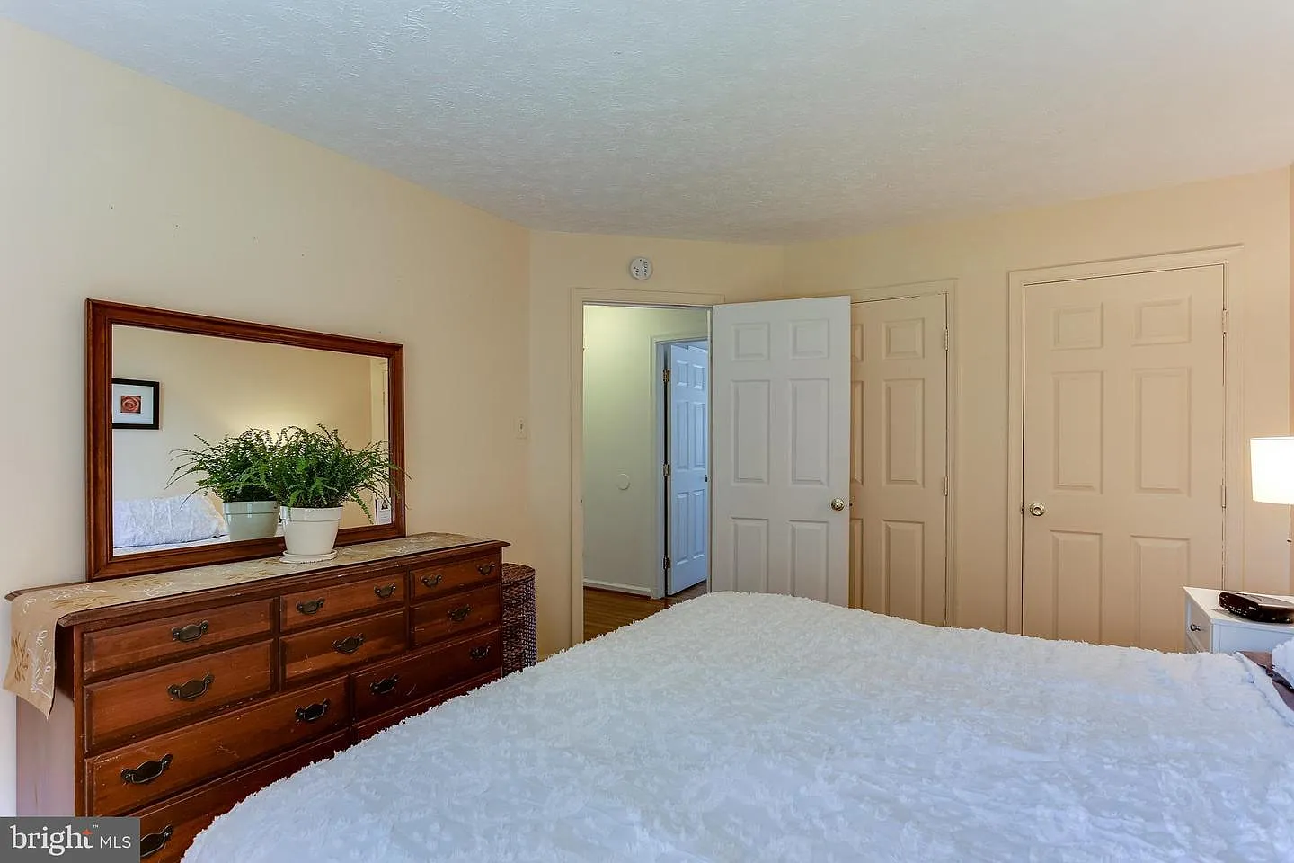 4 bed, 1877 sqft, $3,100 — Photo 3