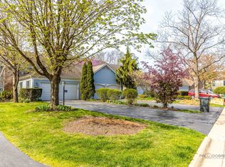 851 Sutton Ct, Lincolnshire, IL 60069