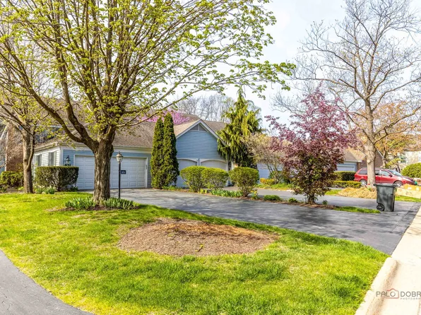 851 Sutton Ct, Lincolnshire, IL 60069