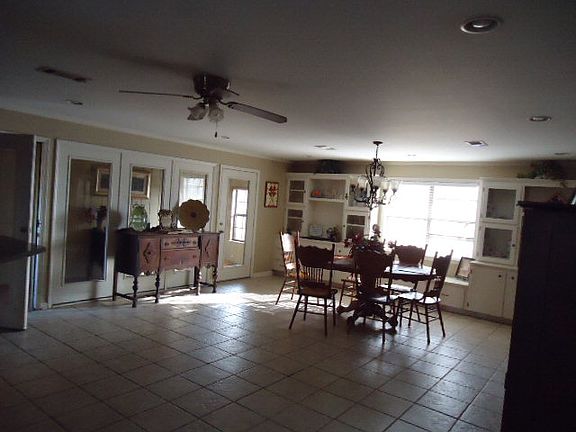 4th image of 201 Birch Dr