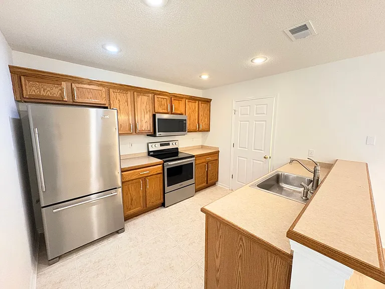 390 Gardners Cir — Photo 11