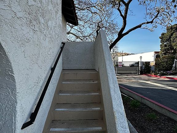 2nd image of 31 Mission Plaza Dr