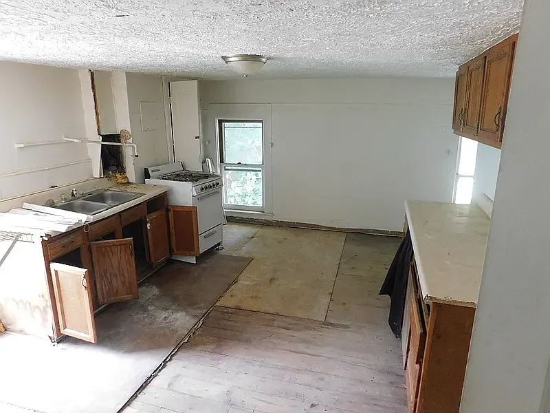 6 bed, $1,000 — Photo 3
