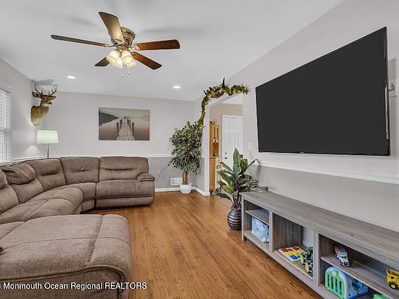 3rd image of 1516 9th Ave