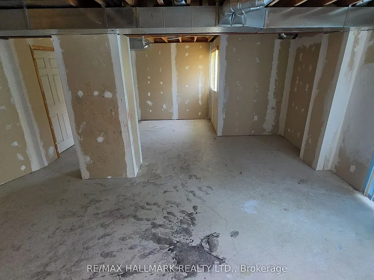 39 Pogson Dr — Photo 34