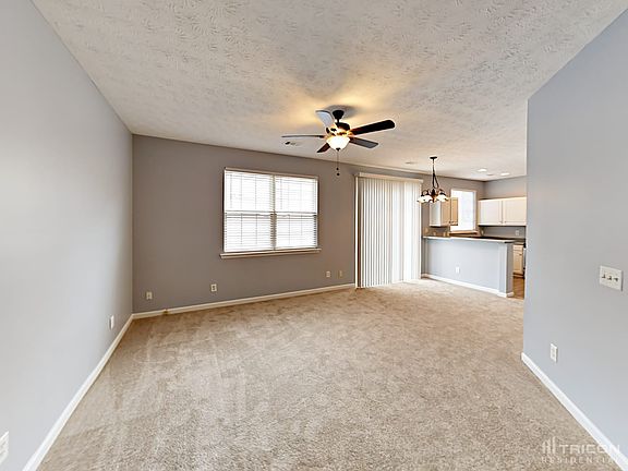 3rd image of 370 W Oaks Trl
