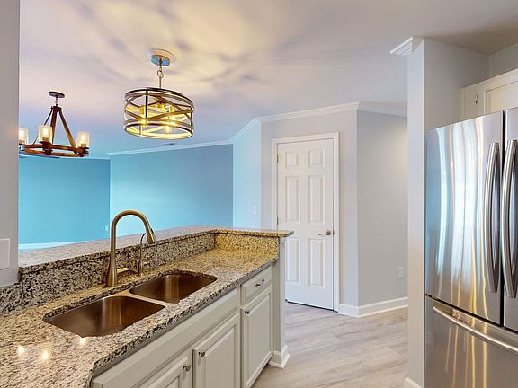 5th image of 1105 Torrence Cir