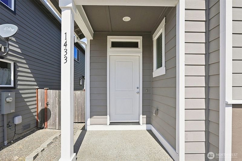 2nd image of 1433 E 48th Street