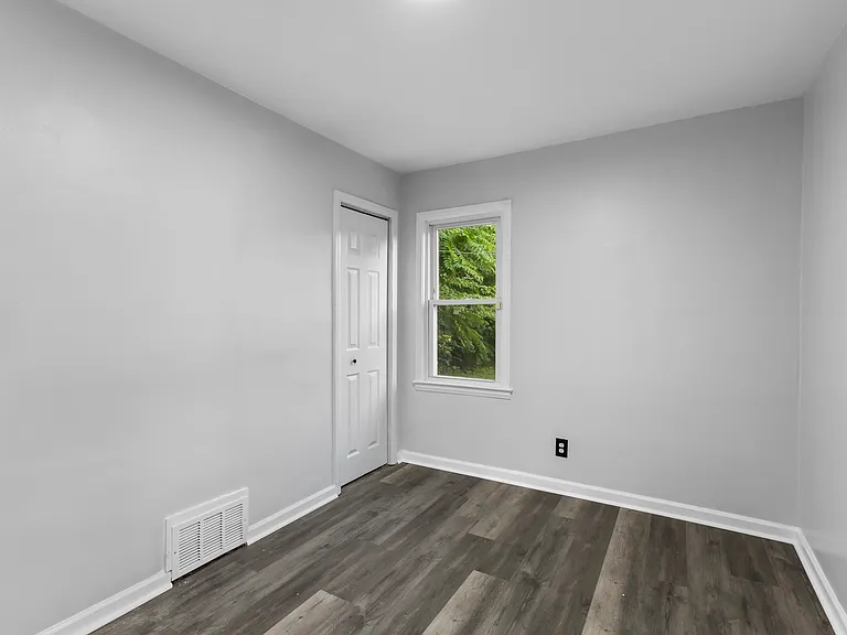 929 White Ave — Photo 6