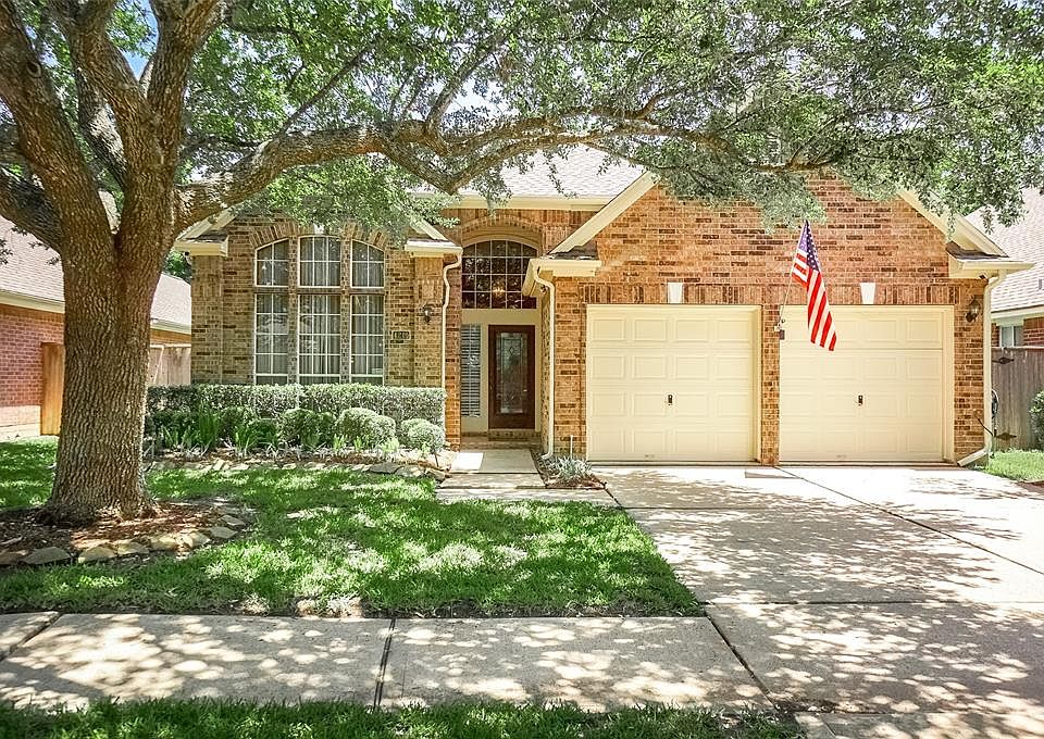 Meticulously kept home in gated section of Lakeshore Forest @ Lake Olympia