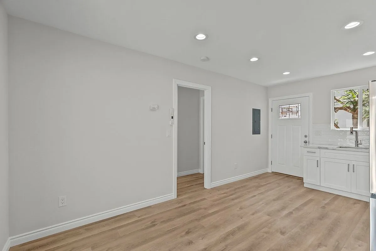 1 bed, 1.0 bath, 700 sqft, $2,000 — Photo 3