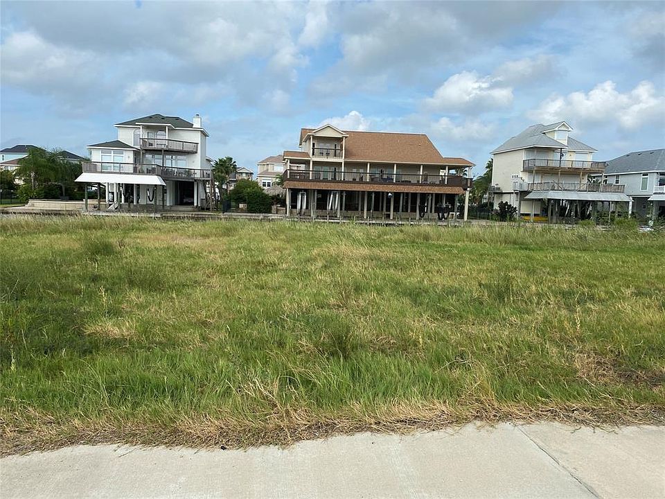 1st image of 410 Neptune Cir