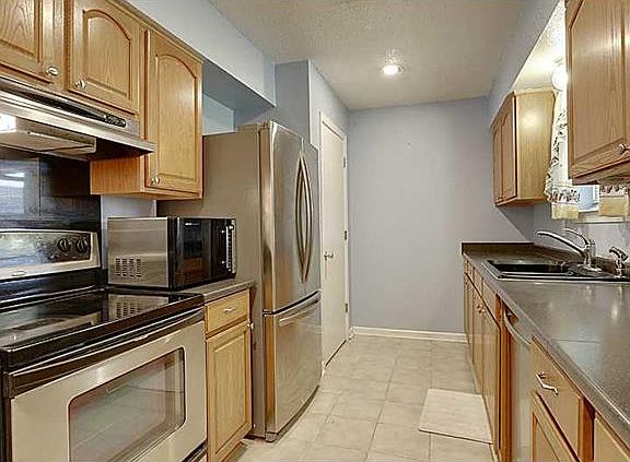 2nd image of 273 W Oakland St