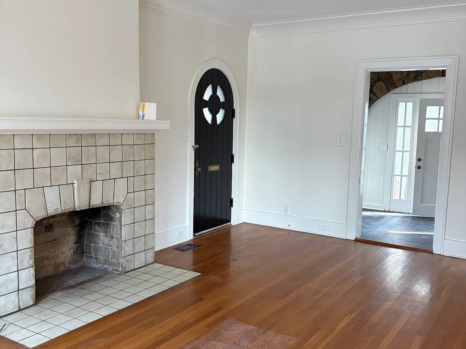 2 bed, 1893 sqft, $2,000 — Photo 2