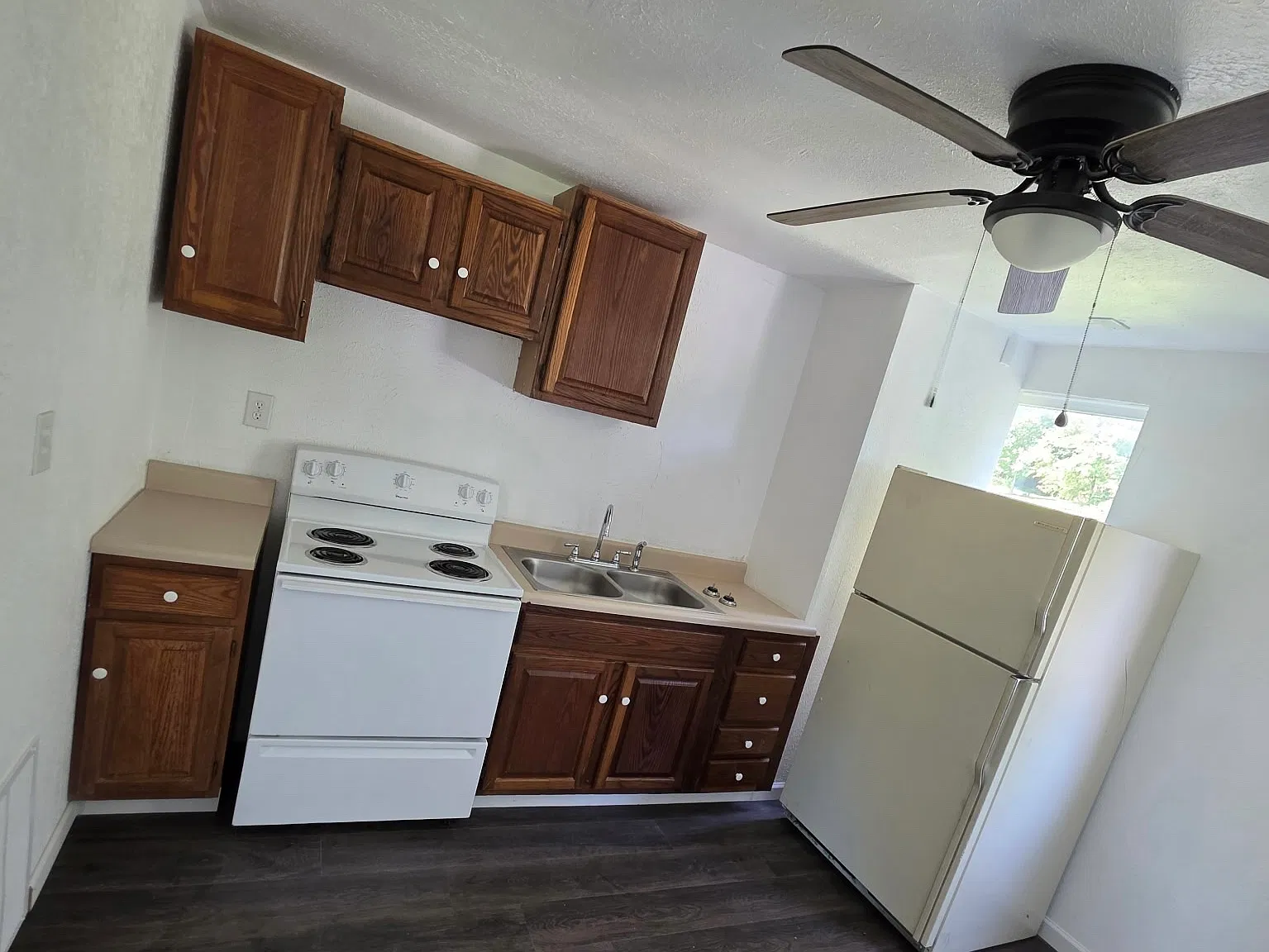 861 Koehler Ave — Photo 2