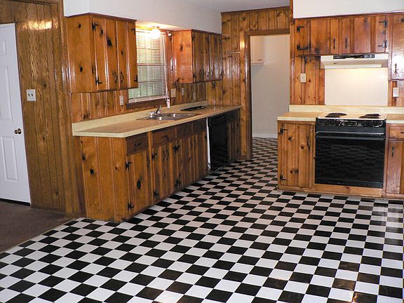 Rm 2 kitchen brkf area_10132014